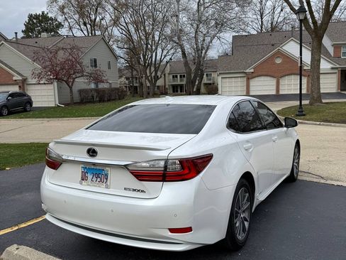Used 2016 Lexus ES 300h w/ Navigation System Package image 5