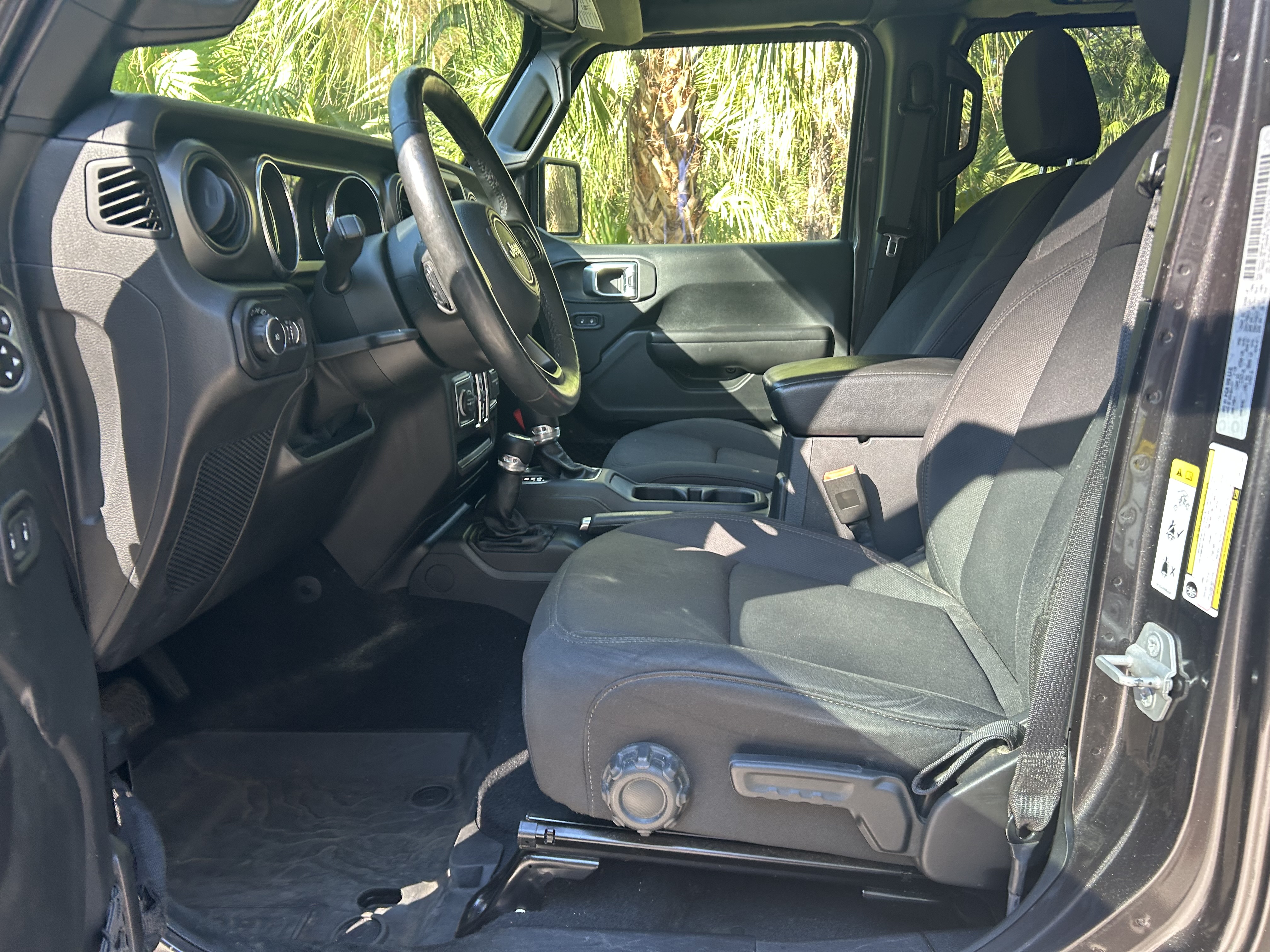 Used 2018 Jeep Wrangler Unlimited Sport S AWD/4WD image 17