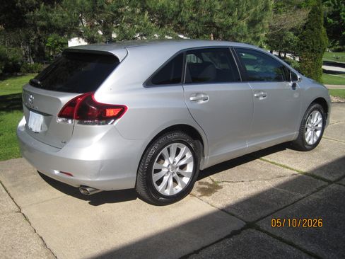 Used 2013 Toyota Venza LE w/ LE Convenience Pkg FWD image 8