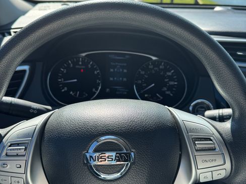 Used 2016 Nissan Rogue SV image 5