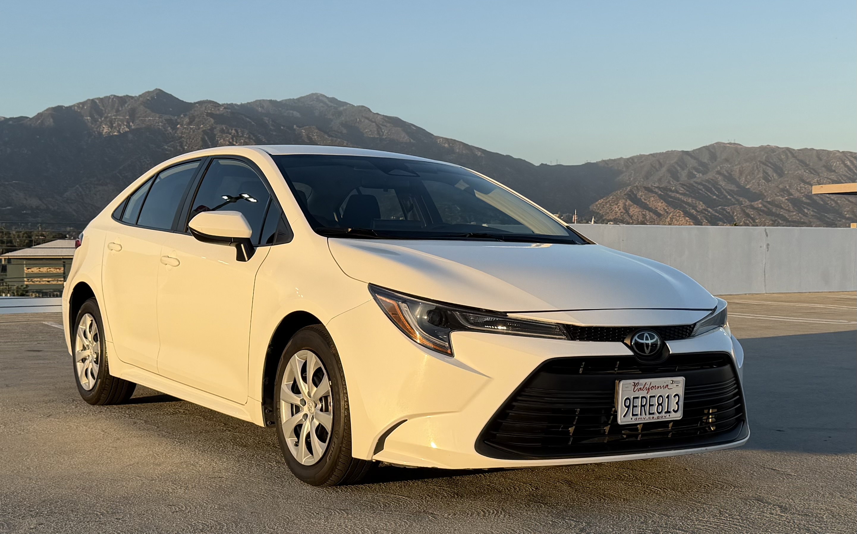 Used 2023 Toyota Corolla LE FWD image 2