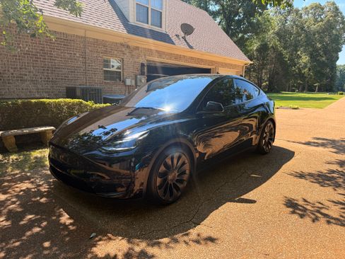 Used 2024 Tesla Model Y Performance AWD/4WD image 4