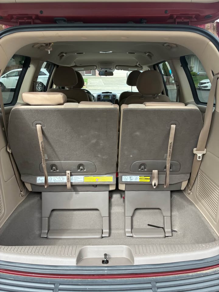 Used 2014 Kia Sedona LX FWD image 17