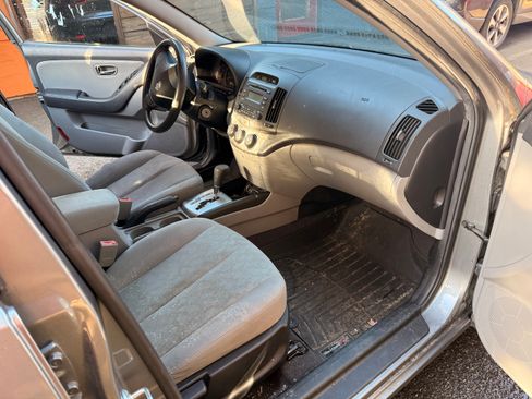Used 2010 Hyundai Elantra GLS FWD image 6