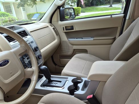 Used 2010 Ford Escape XLT image 6