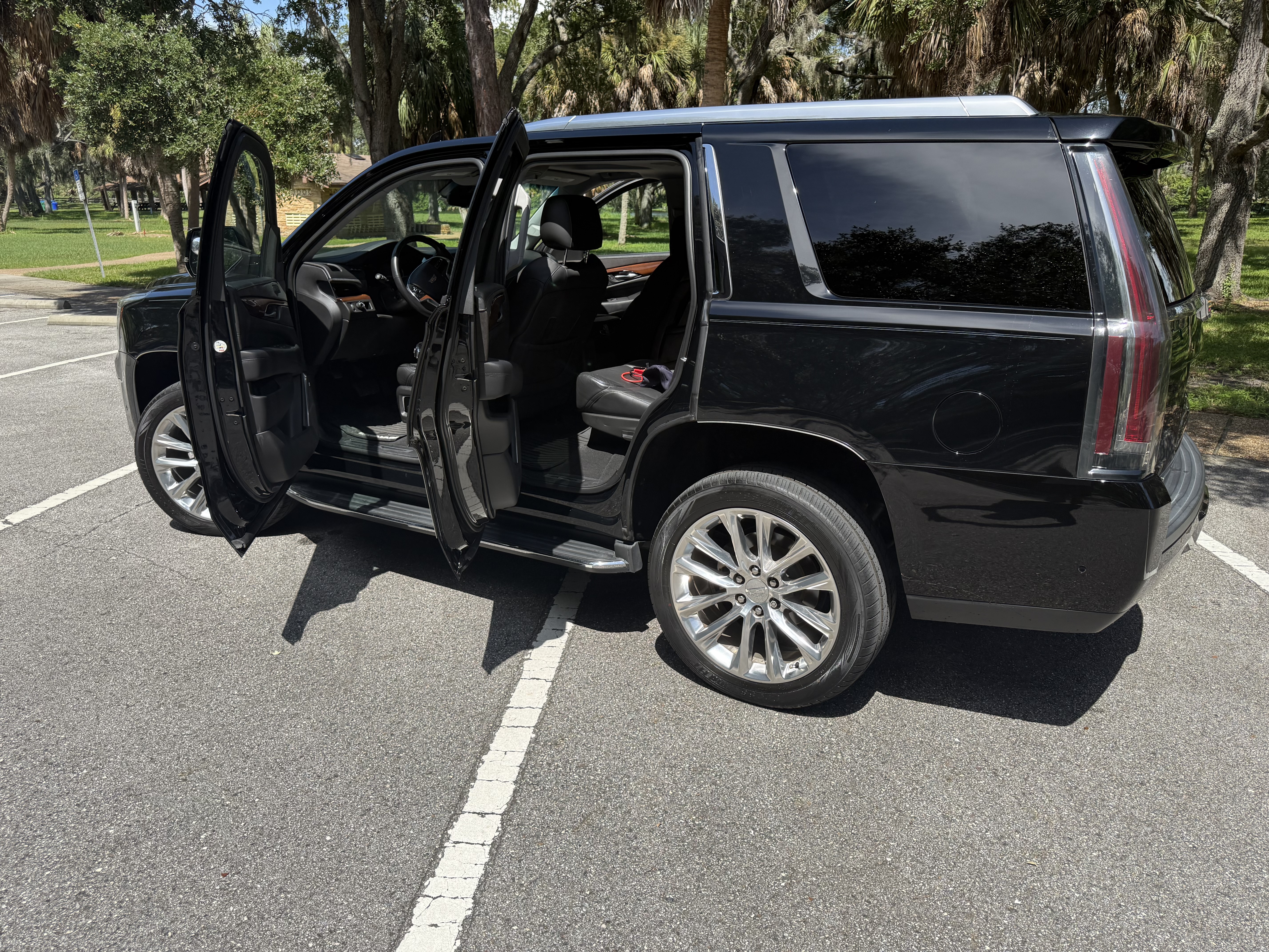 Used 2018 Cadillac Escalade Luxury RWD image 12
