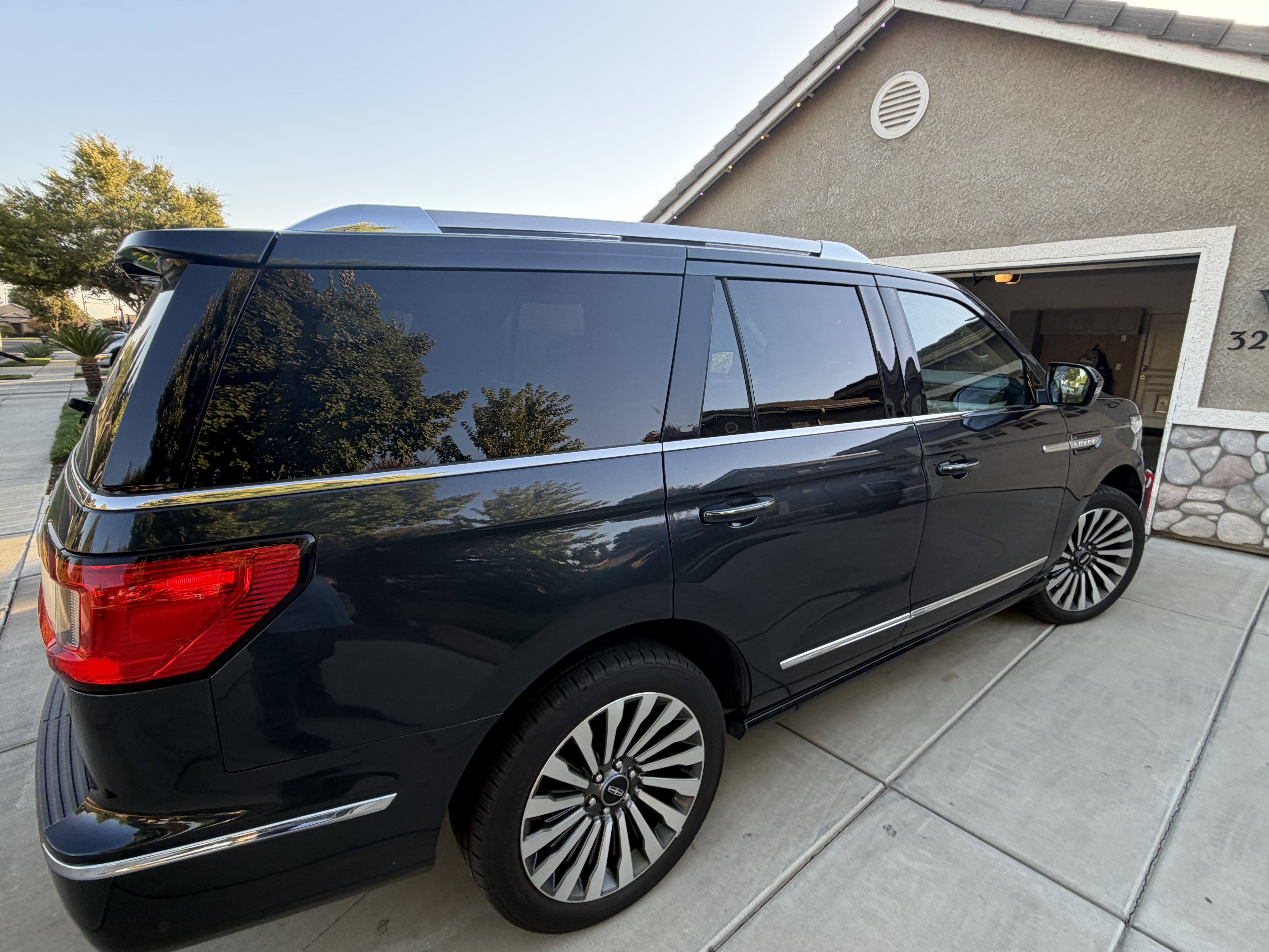 Used 2021 Lincoln Navigator Reserve w/ Luxury Package AWD/4WD image 17