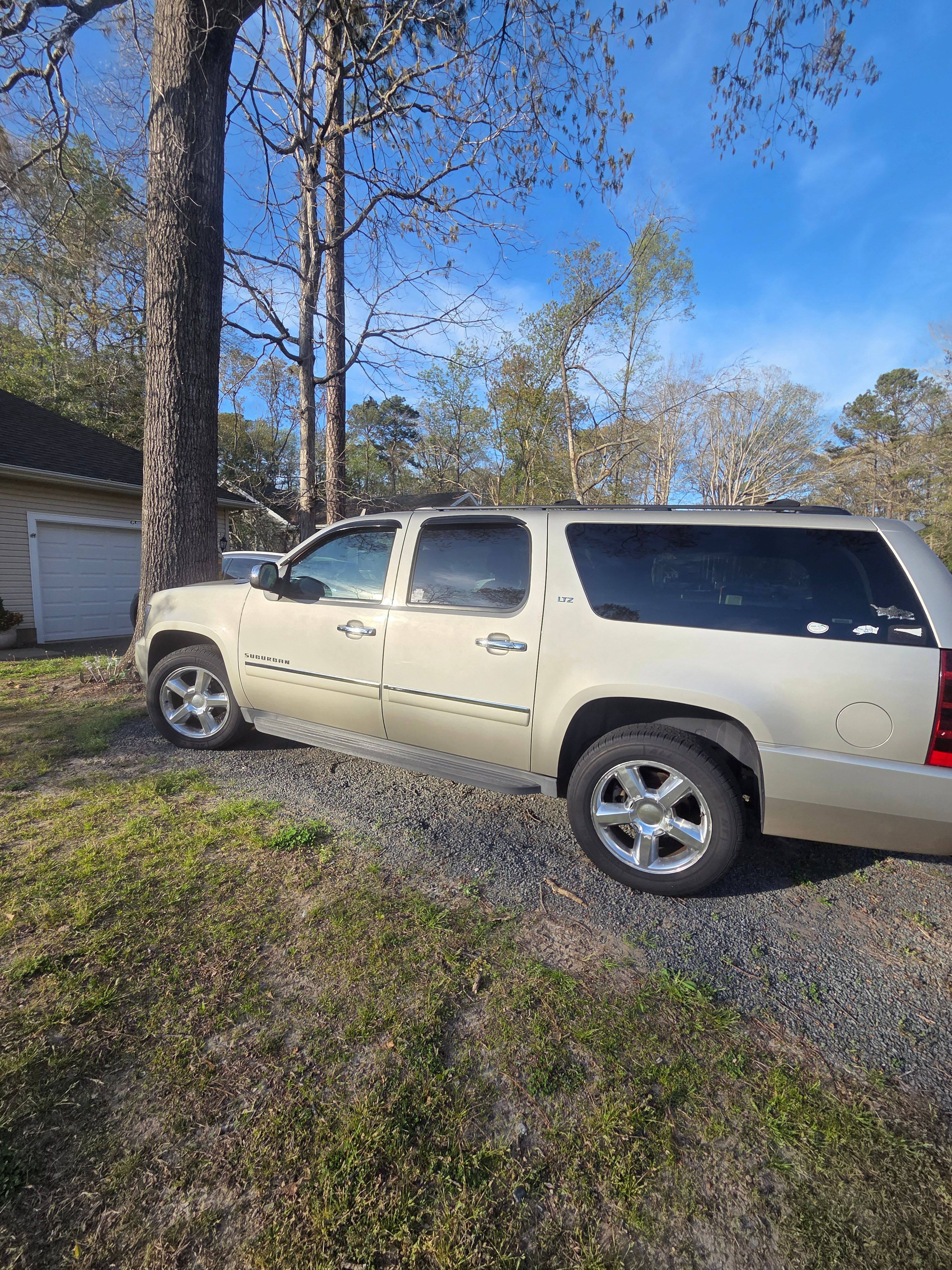Used 2013 Chevrolet Suburban LTZ AWD/4WD image 5