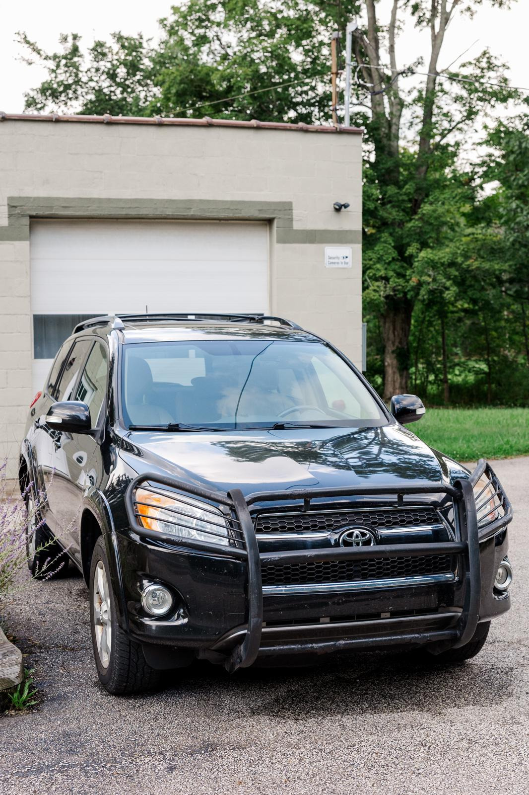 Used 2011 Toyota RAV4 Limited AWD/4WD image 5