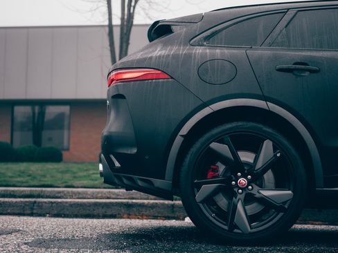 Used 2021 Jaguar F-PACE SVR image 20