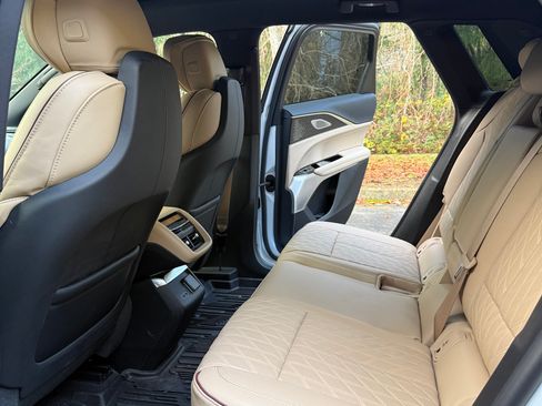 Used 2024 Cadillac Lyriq Luxury w/ Nappa Leather Package AWD/4WD image 17