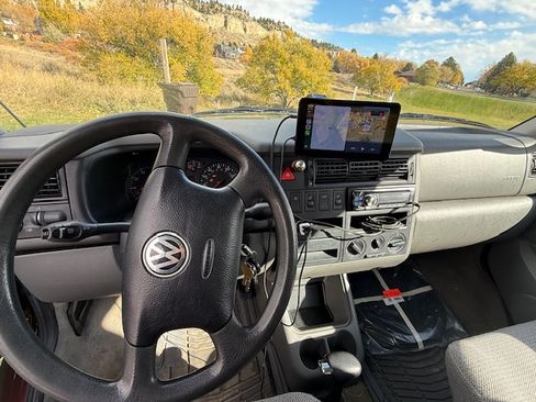 Used 2001 Volkswagen Eurovan image 2