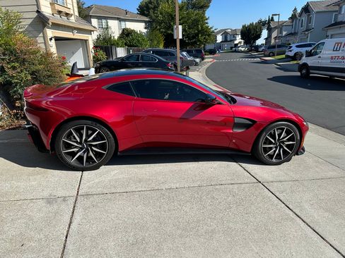 Used 2019 Aston Martin V8 Vantage Coupe image 13