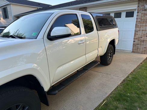 Used 2021 Toyota Tacoma SR5 RWD image 4