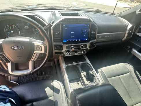 Used 2022 Ford F250 Lariat w/ Black Appearance Package image 4