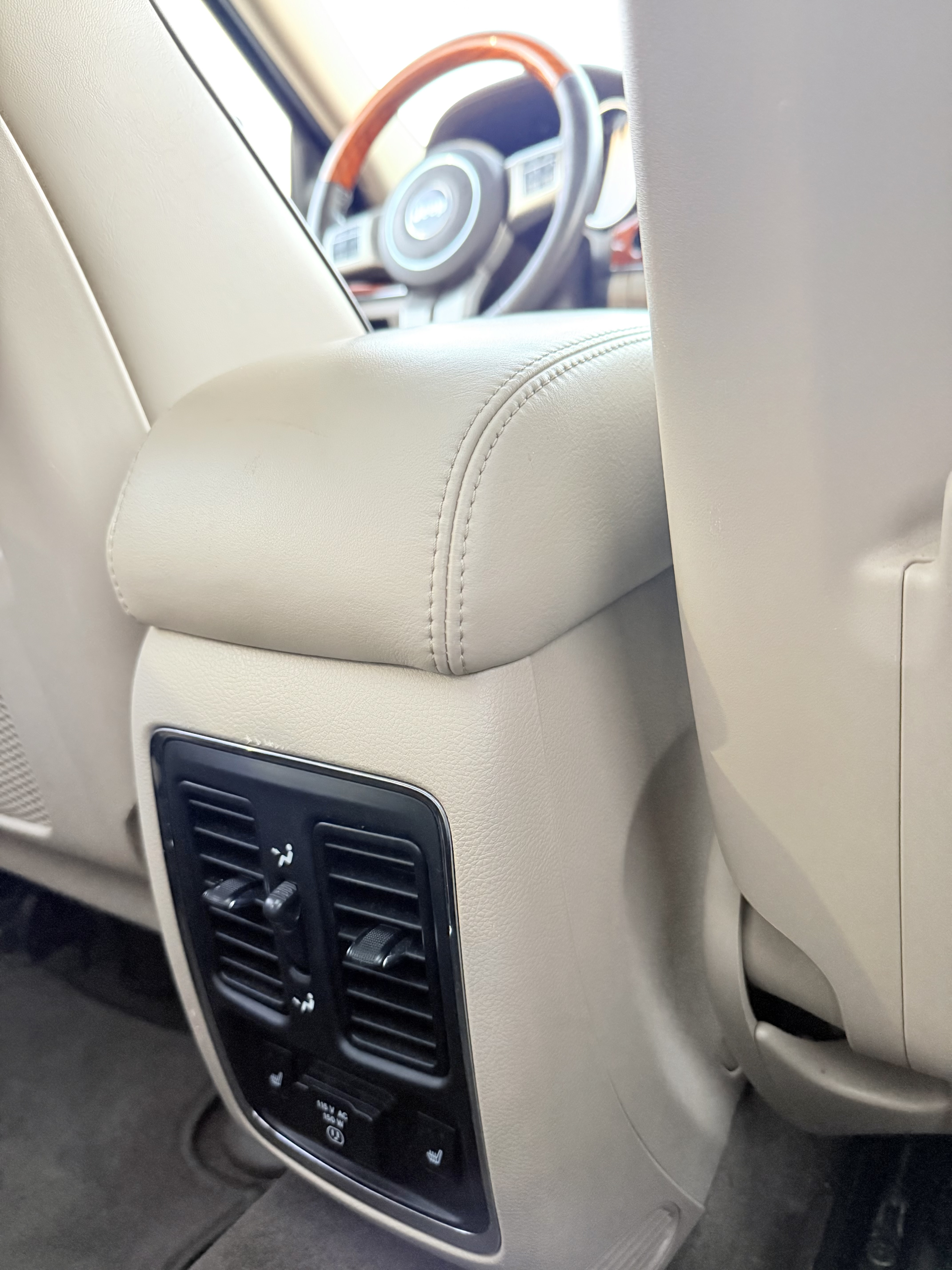 Used 2013 Jeep Grand Cherokee Overland w/ Advance Technology Group RWD image 18