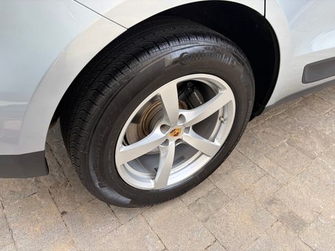 Used 2018 Porsche Macan Sport Edition image 16