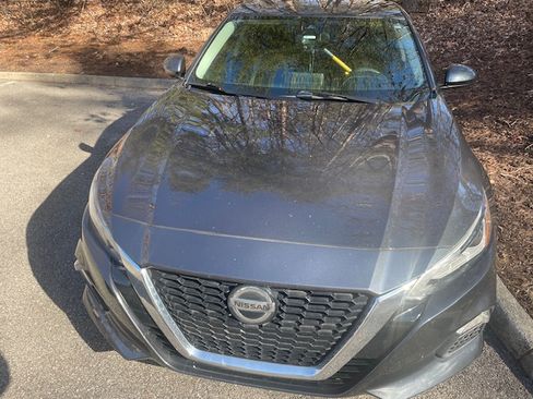 Used 2021 Nissan Altima 2.5 SV image 2