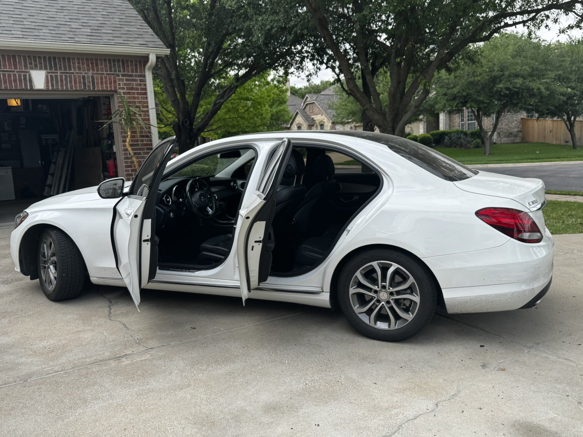 Used 2016 Mercedes-Benz C 300 Sedan image 4