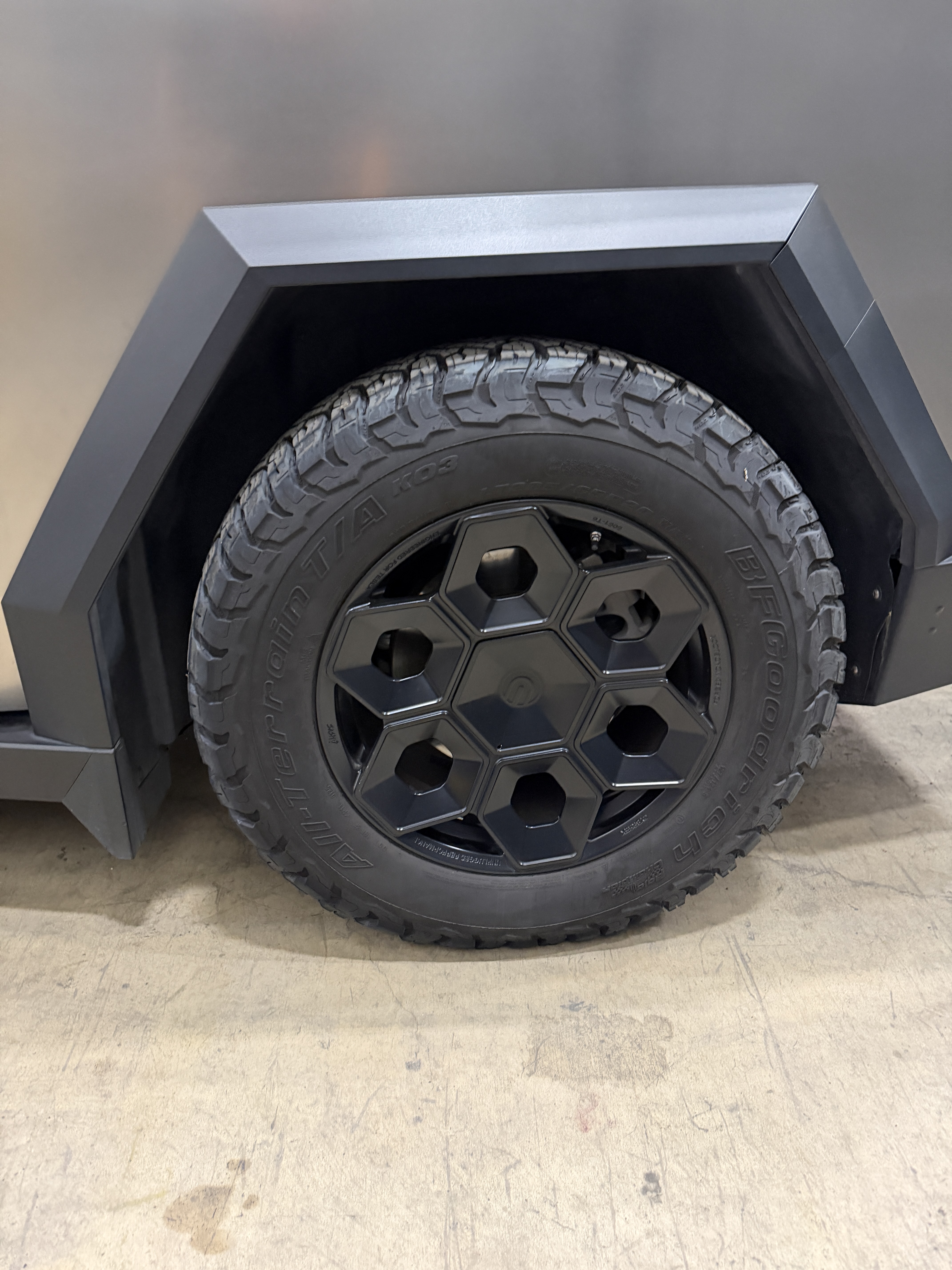 Used 2024 Tesla Cybertruck Cyberbeast AWD/4WD image 16