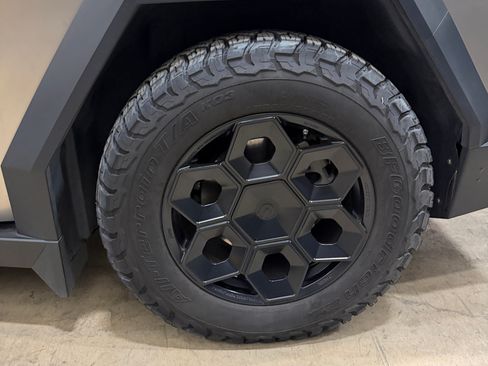 Used 2024 Tesla Cybertruck Cyberbeast AWD/4WD image 16