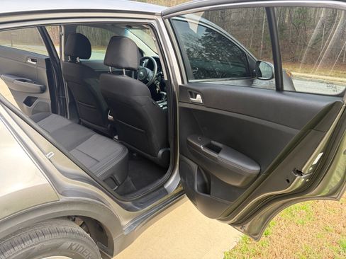 Used 2019 Kia Sportage LX FWD image 13