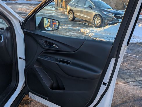 Used 2019 Chevrolet Equinox LT w/ Driver Convenience Package image 9