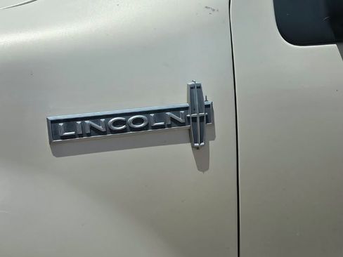 Used 2008 Lincoln Mark LT 2WD image 5