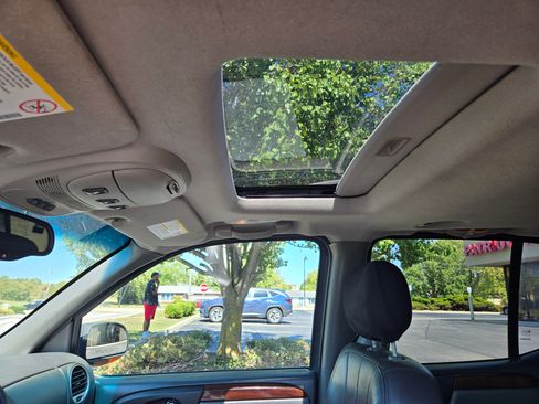 Used 2004 GMC Envoy XL SLT image 11