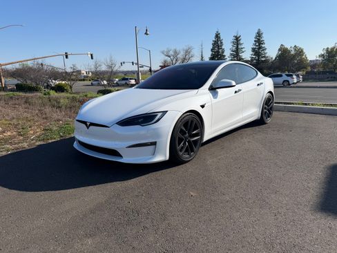 Used 2022 Tesla Model S Plaid image 2