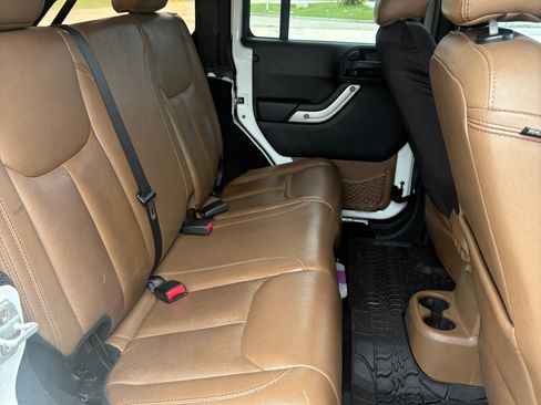 Used 2013 Jeep Wrangler Unlimited Sahara w/ Max Tow Pkg AWD/4WD image 6