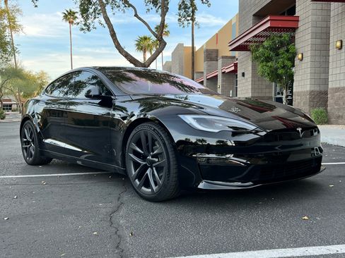 Used 2022 Tesla Model S Plaid image 2