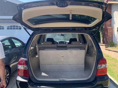 Used 2005 Toyota Highlander 2WD V6 w/ 3rd Row image 13