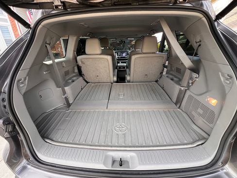 Used 2015 Toyota Highlander XLE image 11