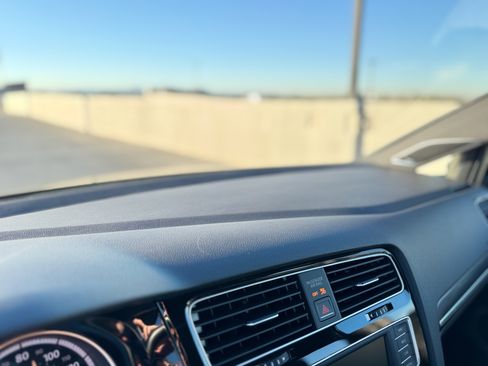 Used 2016 Volkswagen Golf Hatchback Sedan 4D image 19