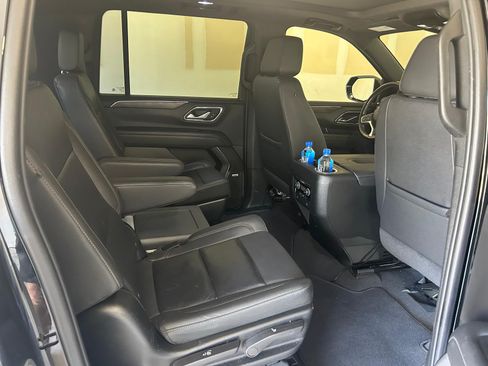 Used 2023 Chevrolet Suburban LT RWD image 12
