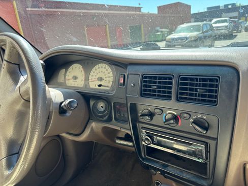 Used 2004 Toyota Tacoma PreRunner w/ Convenience Pkg RWD image 16
