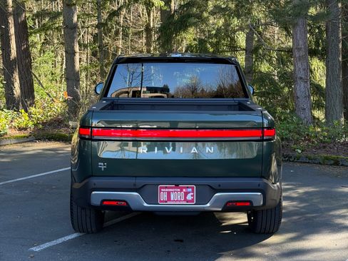 Used 2023 Rivian R1T Adventure image 12