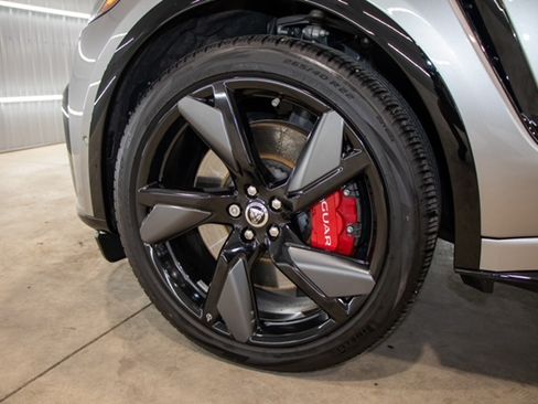 Used 2025 Jaguar F-PACE SVR 575 Edition image 13