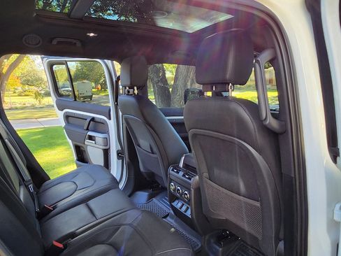 Used 2023 Land Rover Defender 130 SE image 6