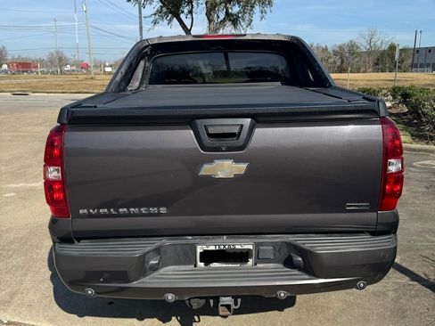 Used 2010 Chevrolet Avalanche LT image 8