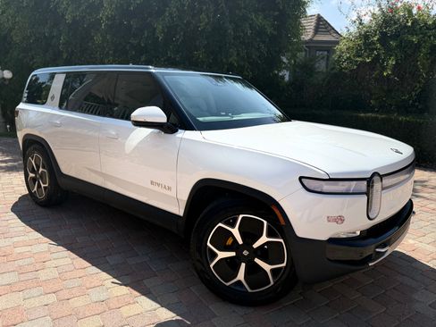 Used 2023 Rivian R1S Adventure image 1