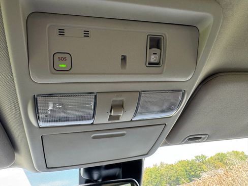 Used 2023 Nissan Titan SV w/ SV Convenience Package image 25