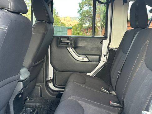 Used 2013 Jeep Wrangler Unlimited Rubicon w/ Connectivity Group AWD/4WD image 14