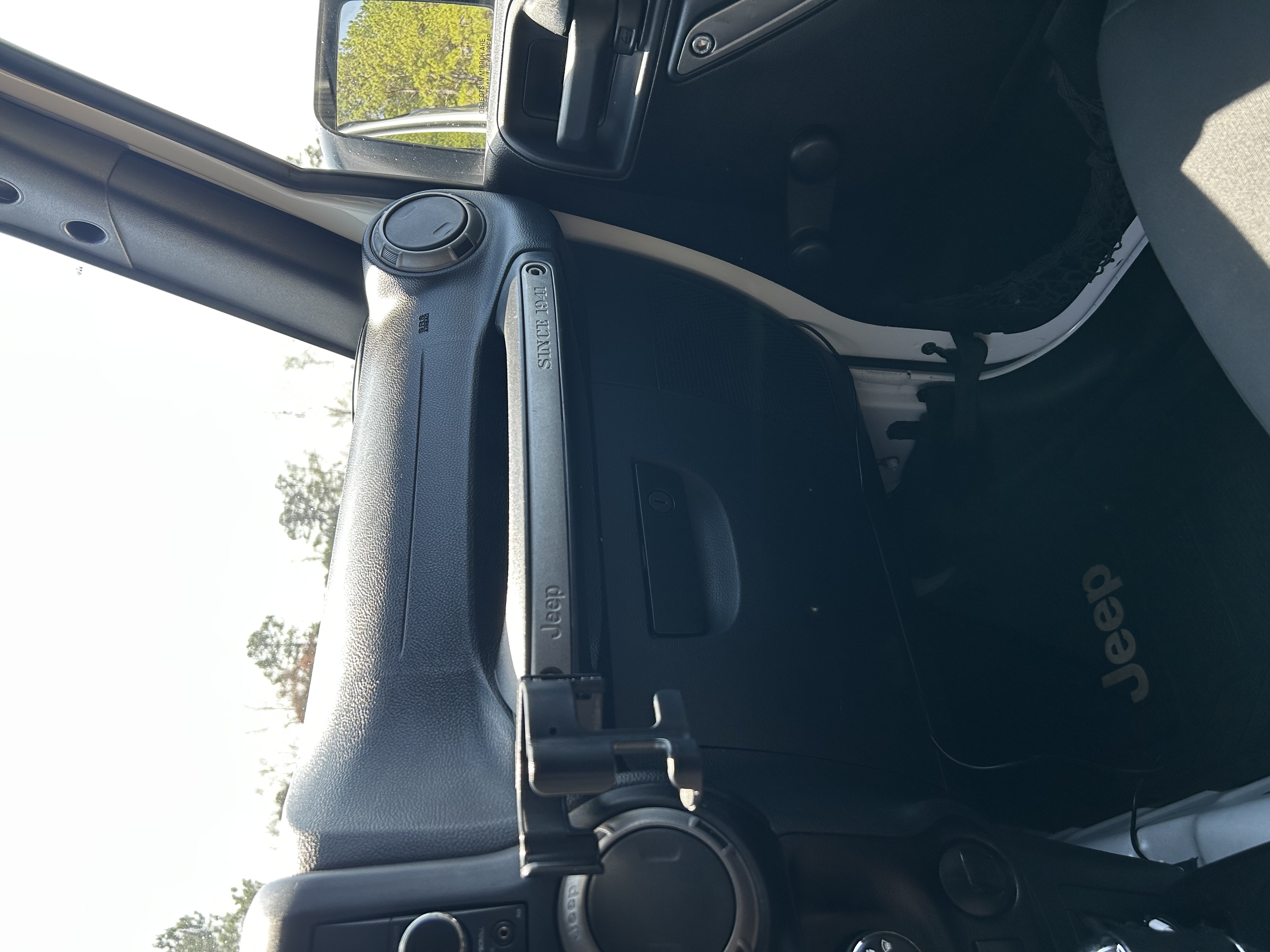 Used 2016 Jeep Wrangler Sport w/ Connectivity Group AWD/4WD image 10