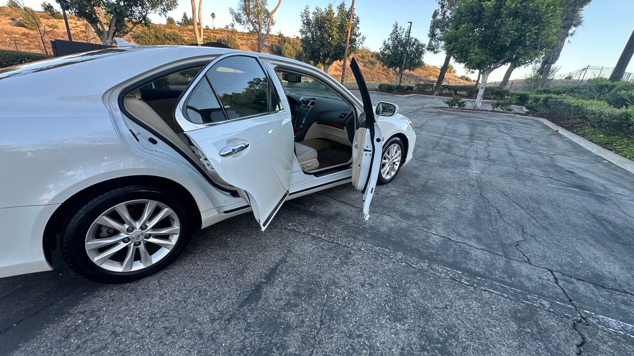 Used 2010 Lexus ES 350 w/ Preferred Accessory Package FWD image 19