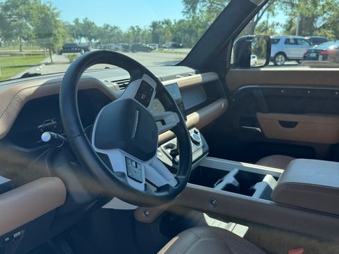 Used 2025 Land Rover Defender 110 S image 12