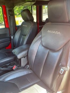 Used 2016 Jeep Wrangler Unlimited Sahara w/ Connectivity Group AWD/4WD image 19