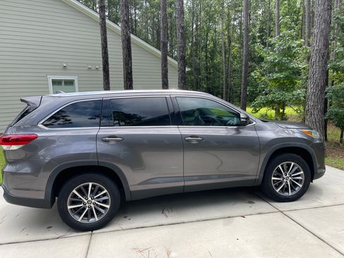 Used 2019 Toyota Highlander XLE image 8