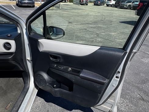 Used 2012 Toyota Yaris LE image 43
